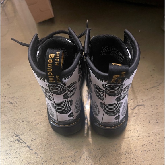 Dr Martens/ Size 9 - Picture 3 of 3